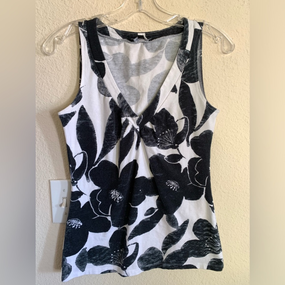 Express Sleeveless Floral V Neck Tank Top